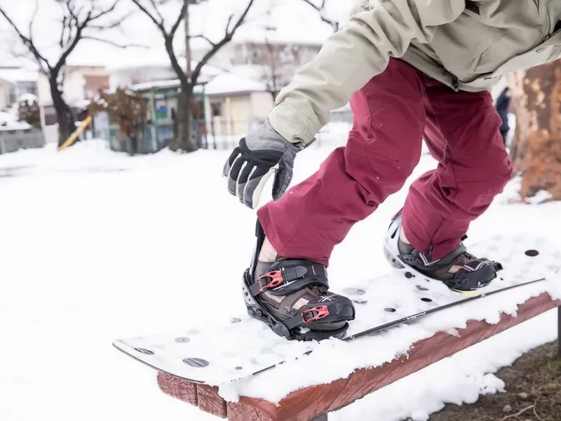 体験談③：スキーリゾートで働くスタッフ「スキー場のすぐそばの寮に住んでいるので仕事終わりには毎日ゲレンデへ直行です。

最初は通勤がないことのメリットを感じるのか半信半疑だったんですが、実際に働いてみると『もう普通の生活には戻れない』って思うほど快適です。

オフの時間をすぐ趣味に使えるし、心も身体も元気です！」