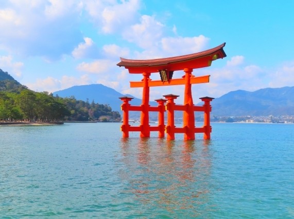 観光客が集まる＝人気の観光地です。
派遣スタッフも多く一緒に楽しめる仲間がいます！
また忙しい時期だと比較的時給が高いです。