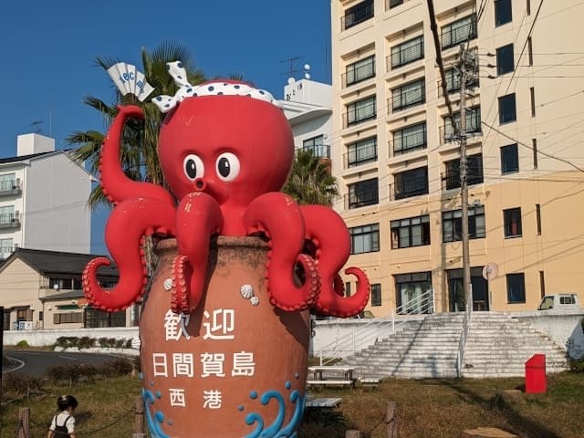 愛知：日間賀島名古屋から一番近い島と言われており島内は、ゆっくり歩いても２時間位で一周できます。タコとフグが絶品なグルメも楽しめる島です。