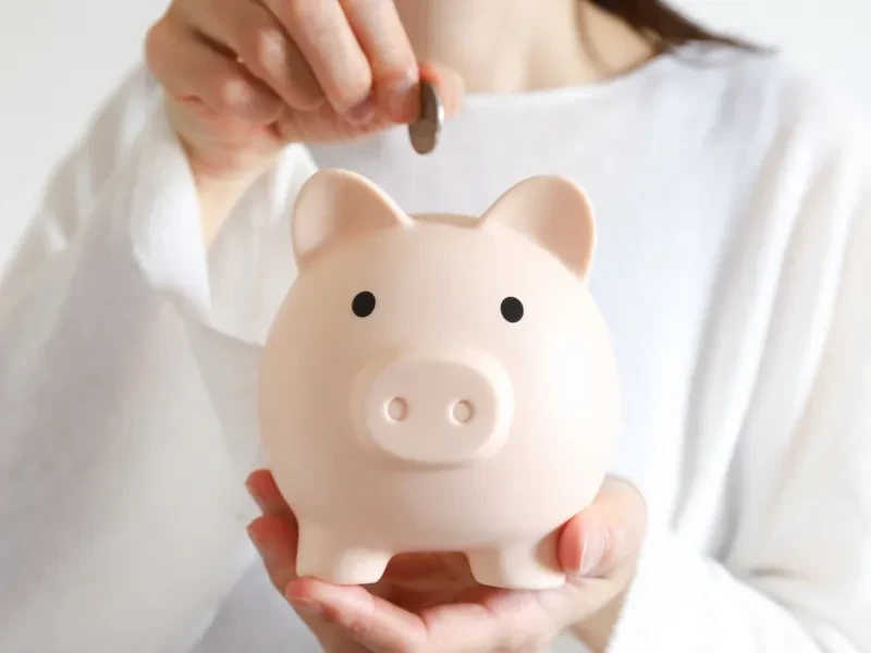 経済的メリット「生活費を抑えながら高収入をゲット」
寮や食事が提供されるため、生活費を抑えられます。シーズンごとに高収入が期待でき、お金を貯めるのに最適です。